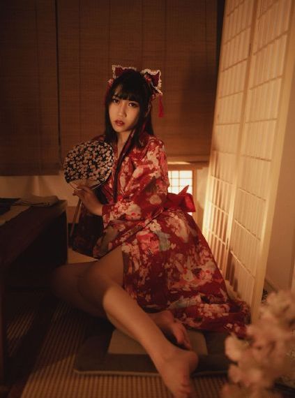 欧美接吻恶搞_超清超清免费观看
