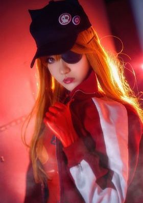 国产汽车厂商品牌_十万网红美女美酱